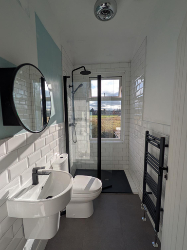 Bathroom 2, Atrium Guesthouse, Stockport