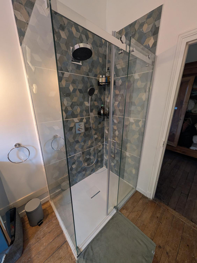 Bathroom 2, Au Bonheur des Voyageurs, 30' de Paris, Yvelines
