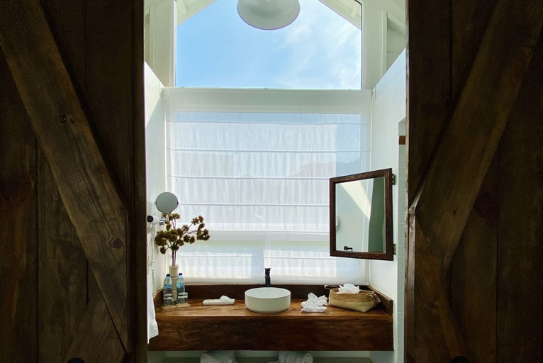 Bathroom 4, Finca San Cayetano, Alotenango