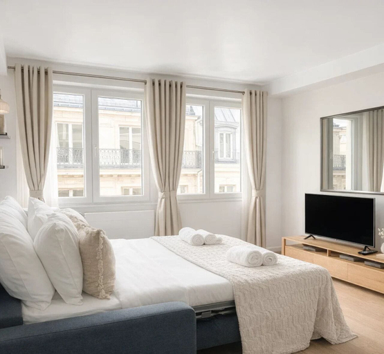Bedroom 2, 1549 Anjou, Paris
