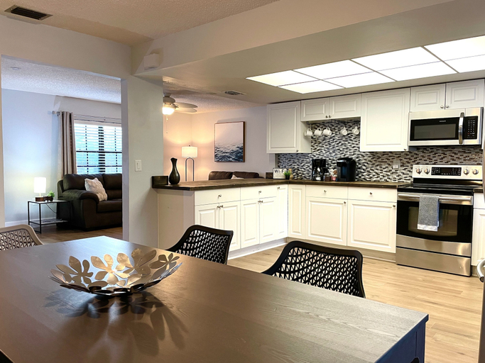 Private kitchen, Sarasota Family Home Private Heated Pool Relax, Manatee