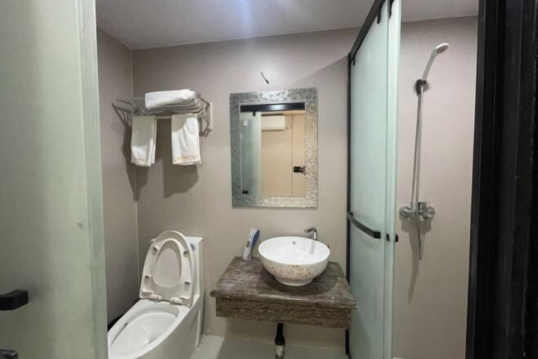 Bathroom 3, Yakelai Hostel, Shanghai