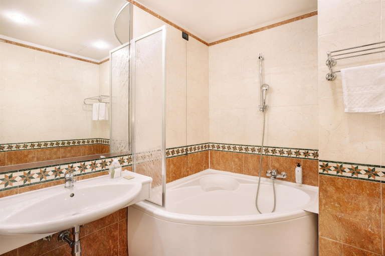 Bathroom 5, Best Western City Hotel, Bologna