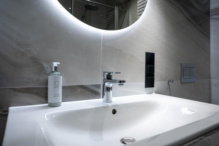 Bathroom 5, Towarowa Towers, Warsaw