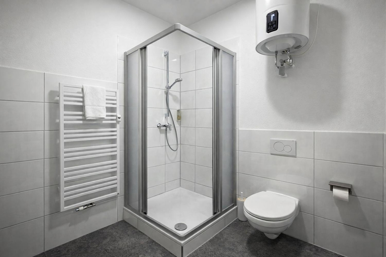 Bathroom 2, RAHA Apartments - Modernes Studio-Apartment - HBF, Erfurt