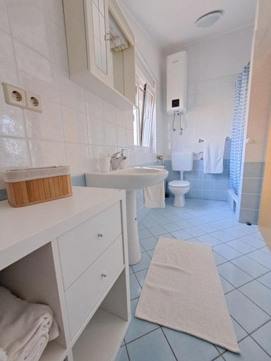 Bathroom 2, M&M Apartments, Zadar