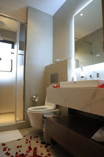 Bathroom 4, Abrish Hotel and Apartment, Kampala