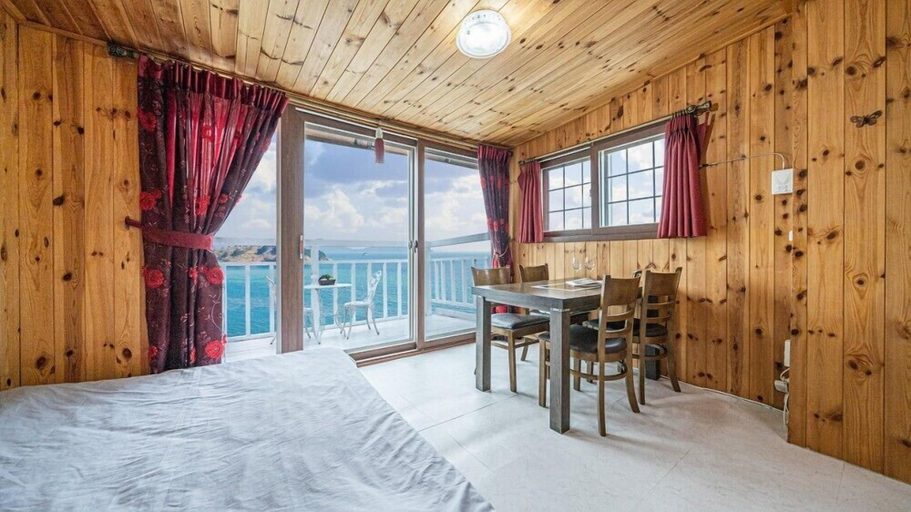 Bedroom 2, White O Pension, Geoje