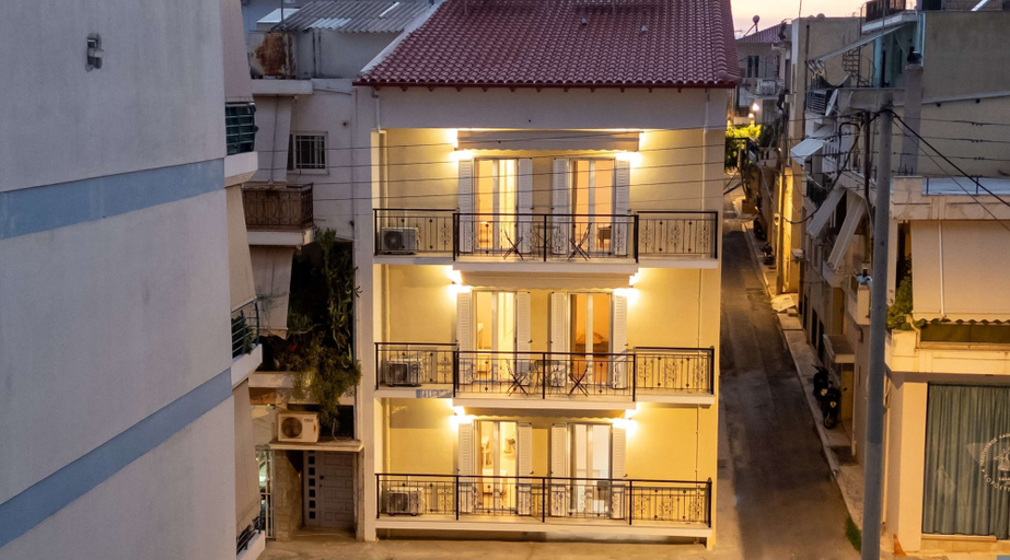 Room 2, Home Easy Kalamata - Central Nest Private Parking, Peloponnese