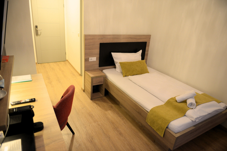 Bedroom 2, Hotel zur Flüh, Self Check-in, Waldshut
