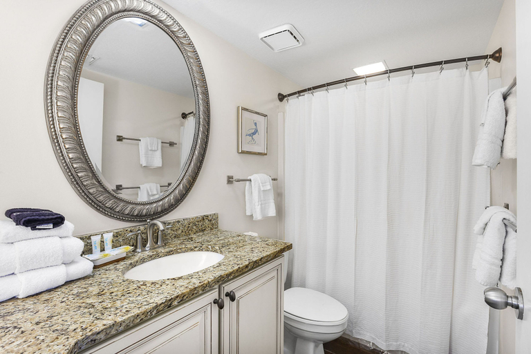 Room 3, Windward Pointe 1006- Corner Unit Incredible Views, Baldwin