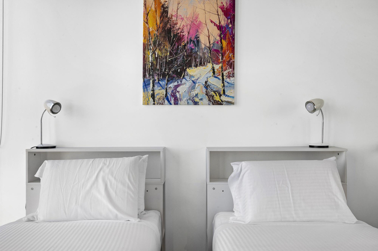 Bedroom 5, Harbour View Apartment with Pool & Gym, Melbourne