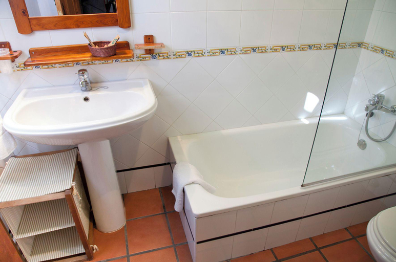 Bathroom 3, Pazo de Andeade, A Coruña