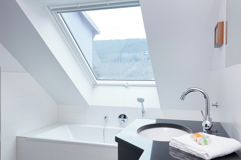 Bathroom, Trabener Hof - by neugart, Bernkastel-Wittlich