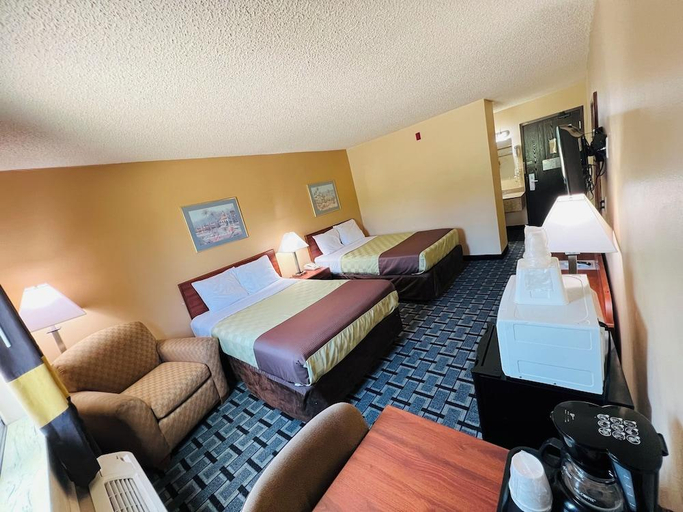 Bedroom 2, Hometown Inn & Suites, Washington