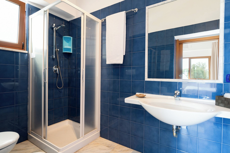Bathroom 5, Hotel San Giovanni, Bari