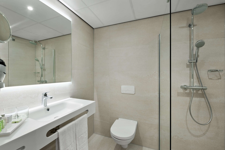 Bathroom 4, NH Noordwijk Conference Centre Leeuwenhorst, Noordwijkerhout
