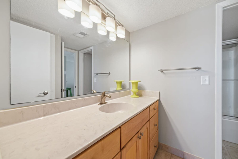Room 2, Edgewater 82- Floor to Ceiling Glass Doors 2 Bedrooms low Density Complex, Baldwin