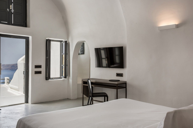Bedroom 4, Sun Rocks Boutique Hotel | Caldera View Suites & Sunset Dining Experience, South Aegean
