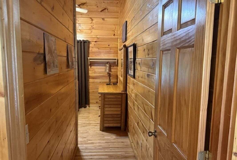 Interior 3, Skinny Dippin 2 Bedroom Cabin, Sevier