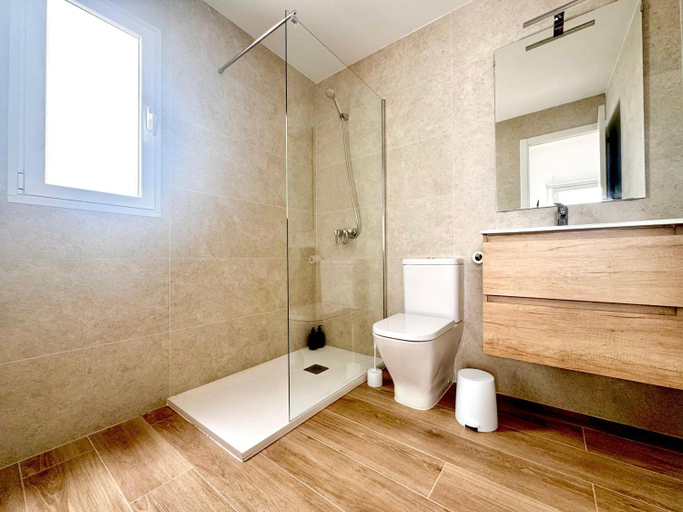 Bathroom 2, City Beach Las Canteras, Las Palmas