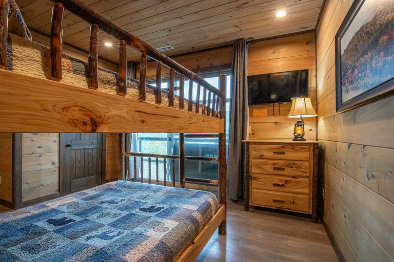 Room 2, New Lux 4 King Suites Hot Tub Game Rm Xbox, Sevier