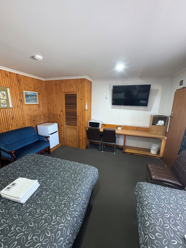 Others 5, Majestic Motel, Horsham - Central