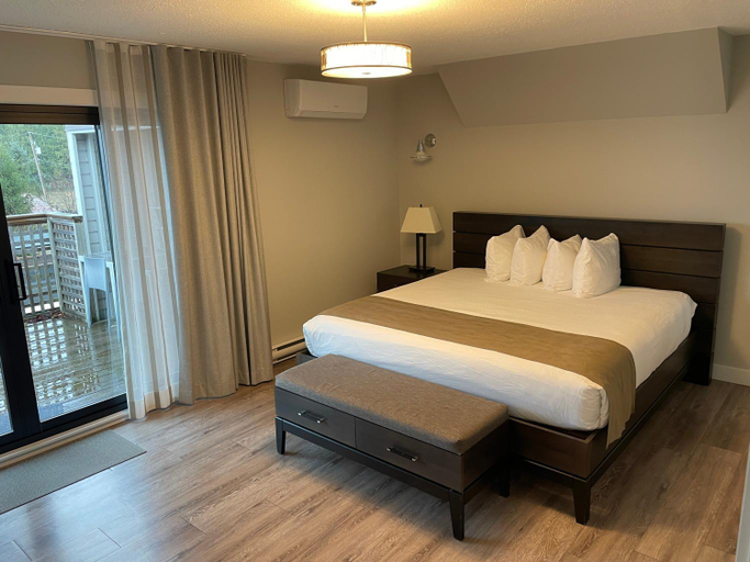 Bedroom 2, Sechelt Inn, Sunshine Coast