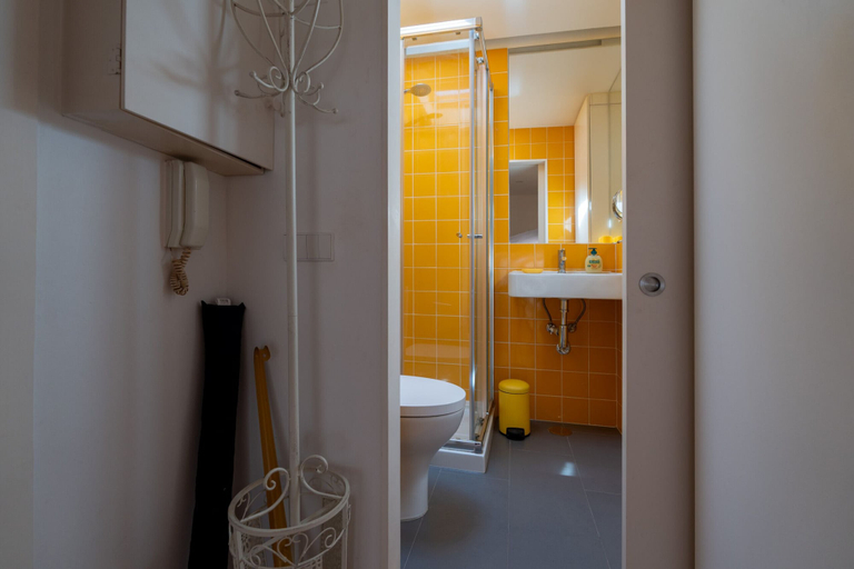 Bathroom 4, Bairro Alto Tiny Studio by Homing, Lisbon