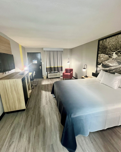 Bedroom 4, Super 8 by Wyndham Manchester TN, Coffee