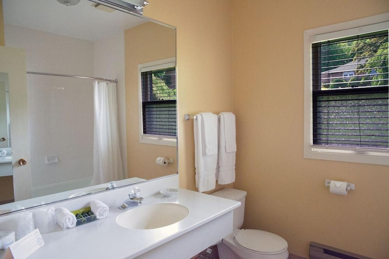 Bathroom 5, Digby Pines Golf Resort, Digby