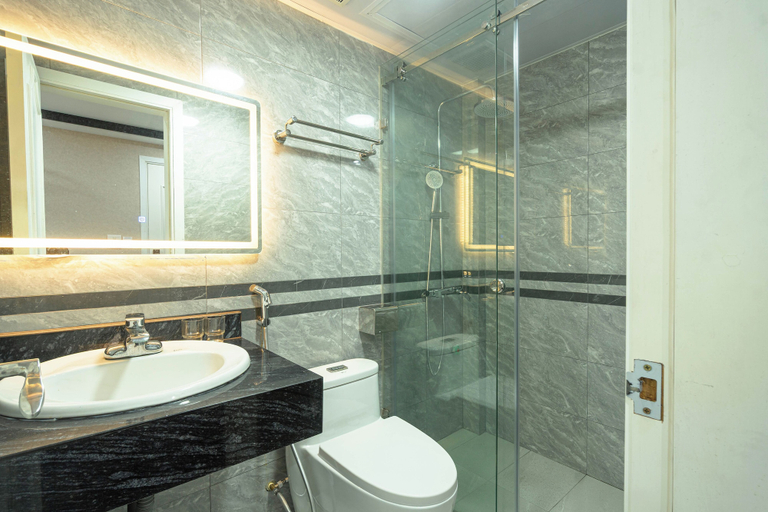 Bathroom 2, The Dahlia Hotel, Long Biên