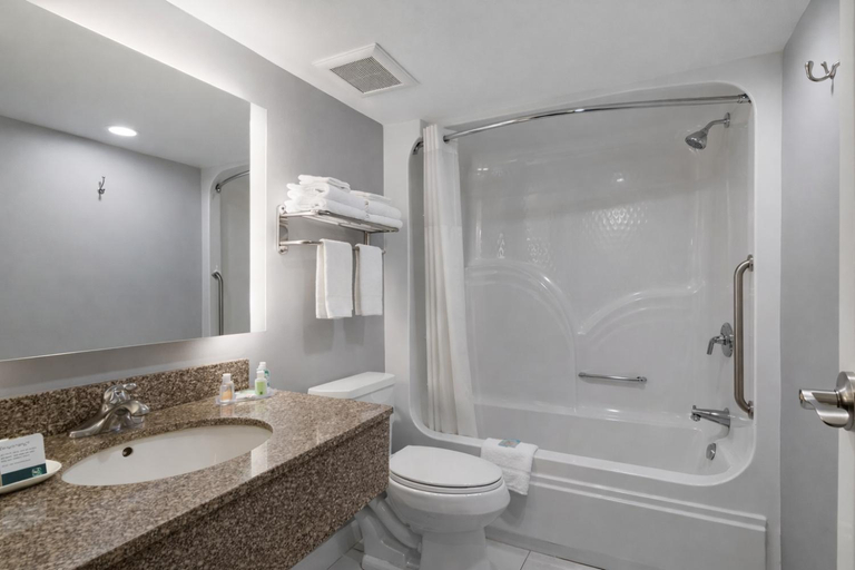 Bathroom 4, Quality Inn Kodak Sevierville, Sevier