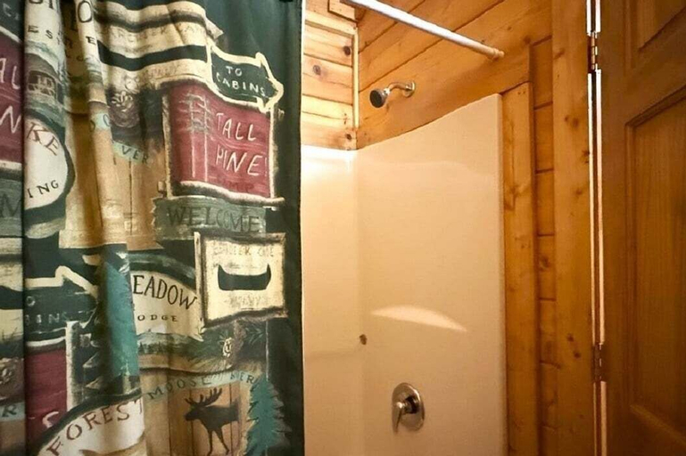 Bathroom 5, Skinny Dippin 2 Bedroom Cabin, Sevier