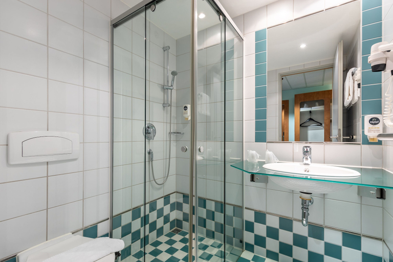 Bathroom 5, Raststättenhotel Fränkische Schweiz, Bayreuth