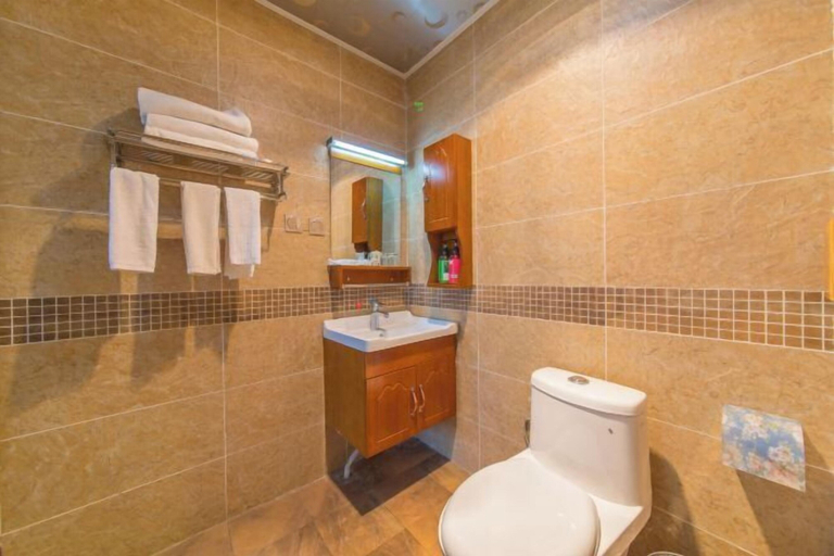 Bathroom 4, Lijiang cloud color · July time Inn, Lijiang
