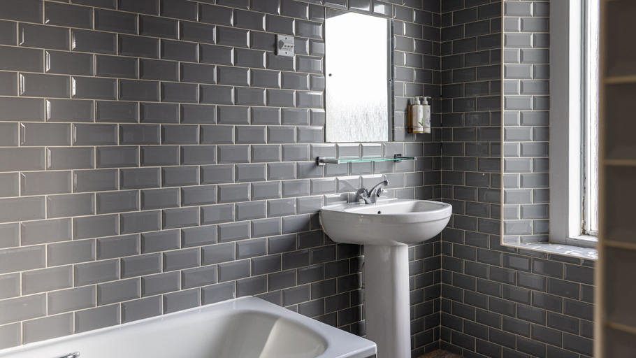Bathroom 3, Burrator Inn, Devon