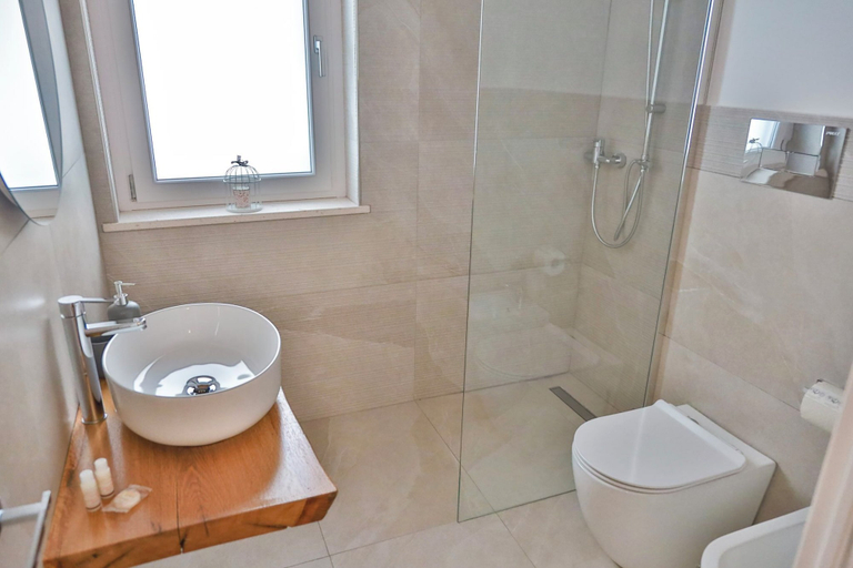 Bathroom 2, Le Radici - Appartamento 1, Salerno