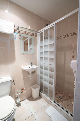 Bathroom 5, Hotel Edgar Quinet, Paris