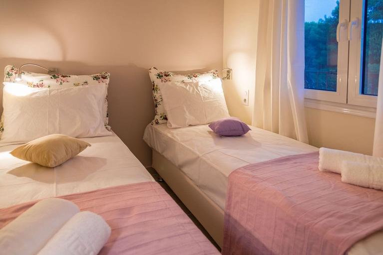 Bedroom 2, Villa Albanis, Thessaly