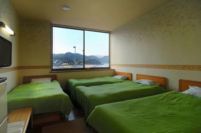Bedroom 3, Shirahama Mariner Hotel, Shimoda