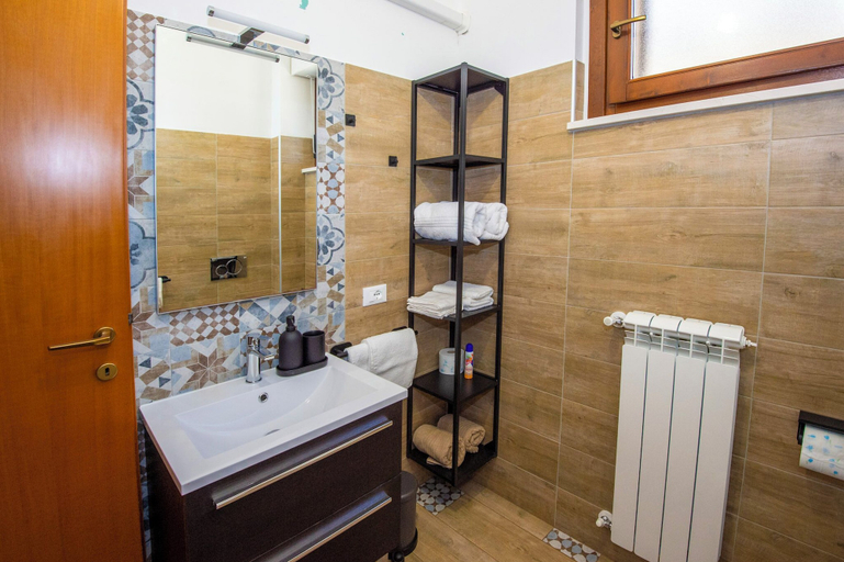 Bathroom 3, L'Orchidea, Chieti