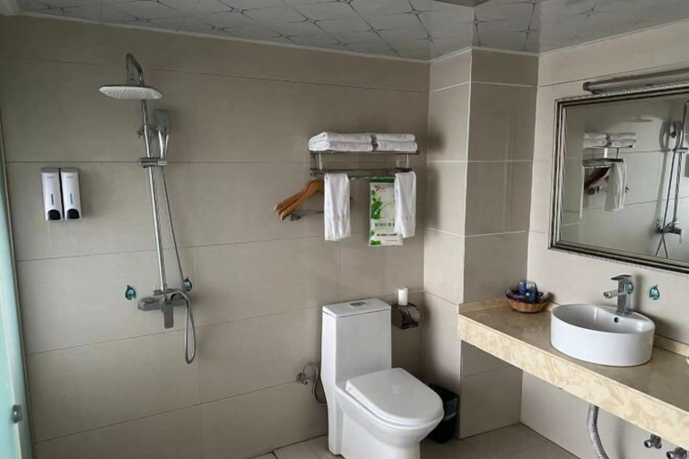 Bathroom 2, Yingjiang Fortune Theme Hotel, Dehong Dai and Jingpo