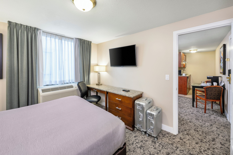 Bedroom 2, Quality Inn & Suites, Greater Vancouver