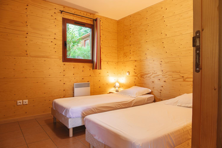 Bedroom 2, Les Chataigniers du Lac, Lozère