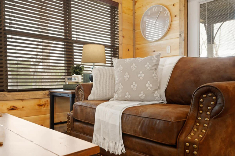Room 3, New Build Hot Tub Fireplace, Sevier