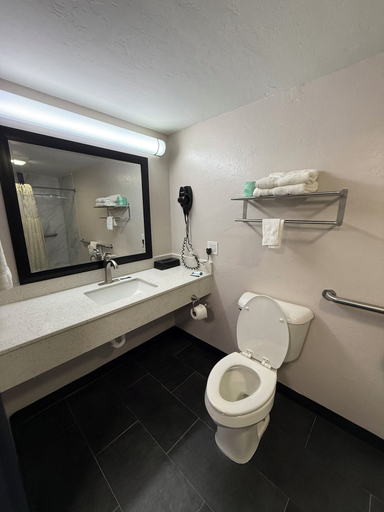 Bathroom 4, Americas Best Value Inn Ponca City, Kay