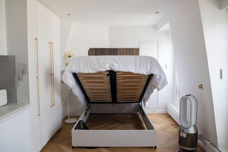 Bedroom 4, Paris Monceau by Edelsam, Paris