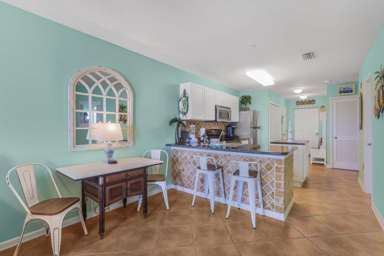 Room 4, Grand Caribbean 111- Ground Level by Pool, Baldwin