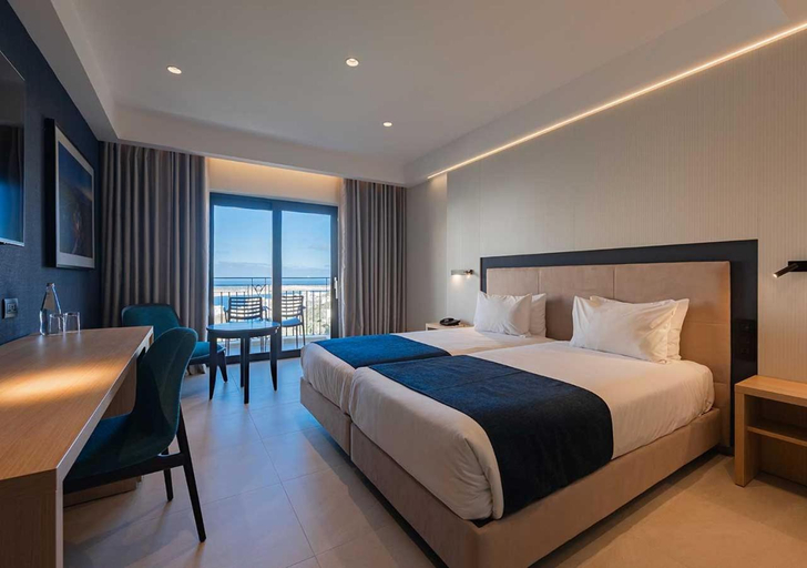 Bedroom 2, Maritim Antonine Hotel & Spa